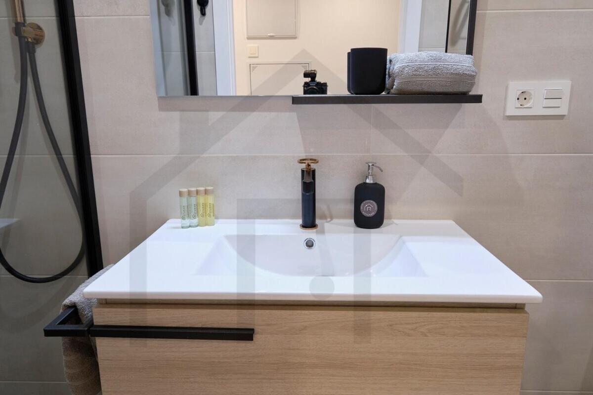 Cervantes - Apartamento A Estrenar Con Parking Gijon Exterior photo